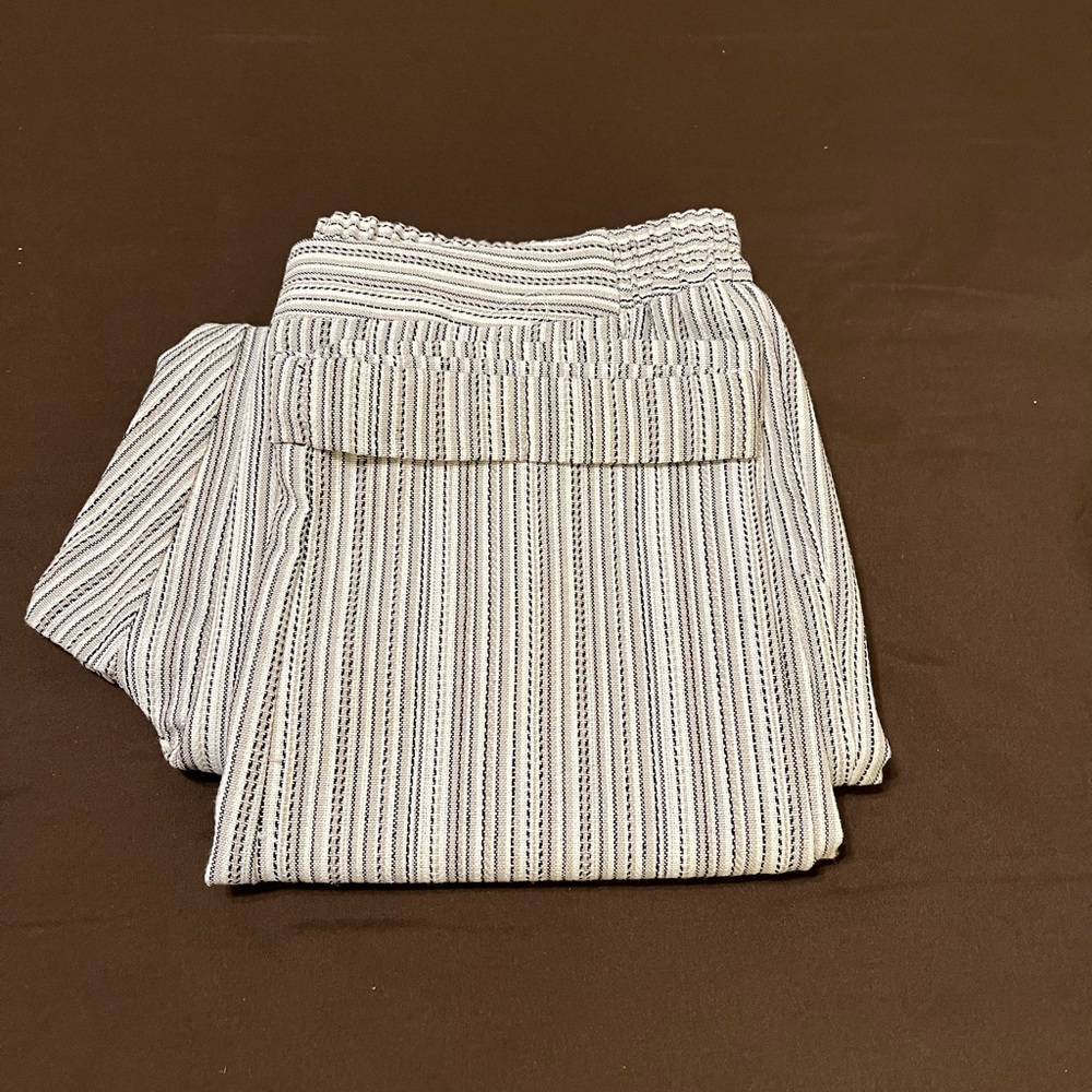 Sienna Sky women’s pants size large wears soft and cool